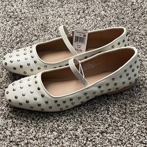 Elegant Cream Flats with Silver Studs